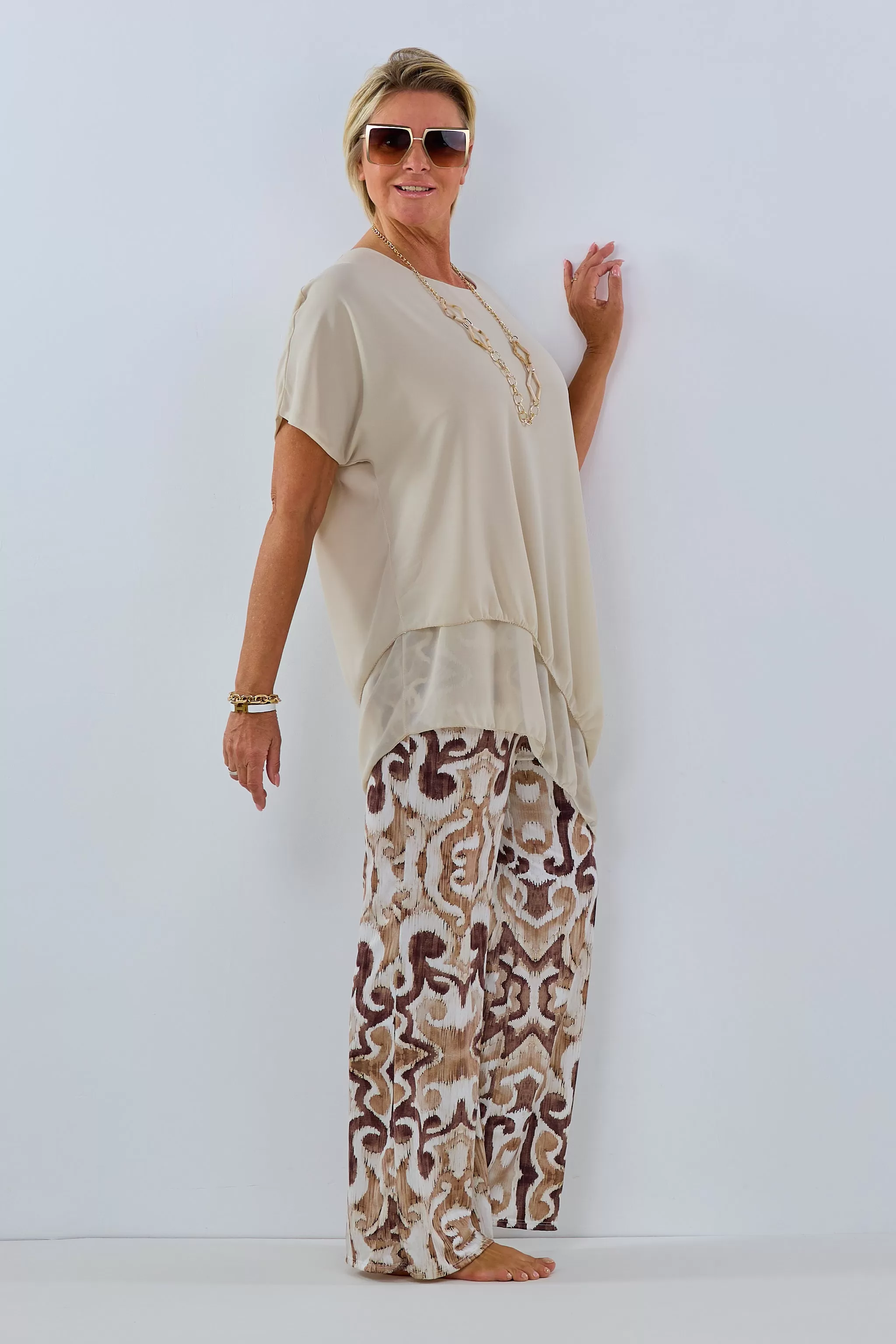 asymmetrische Bluse mit Kette, beige