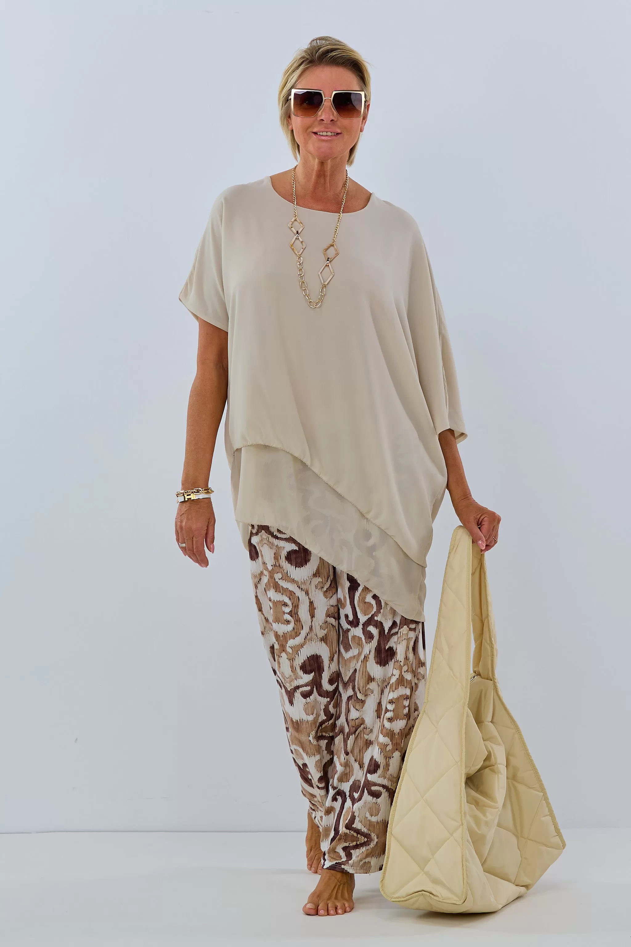 asymmetrische Bluse mit Kette, beige