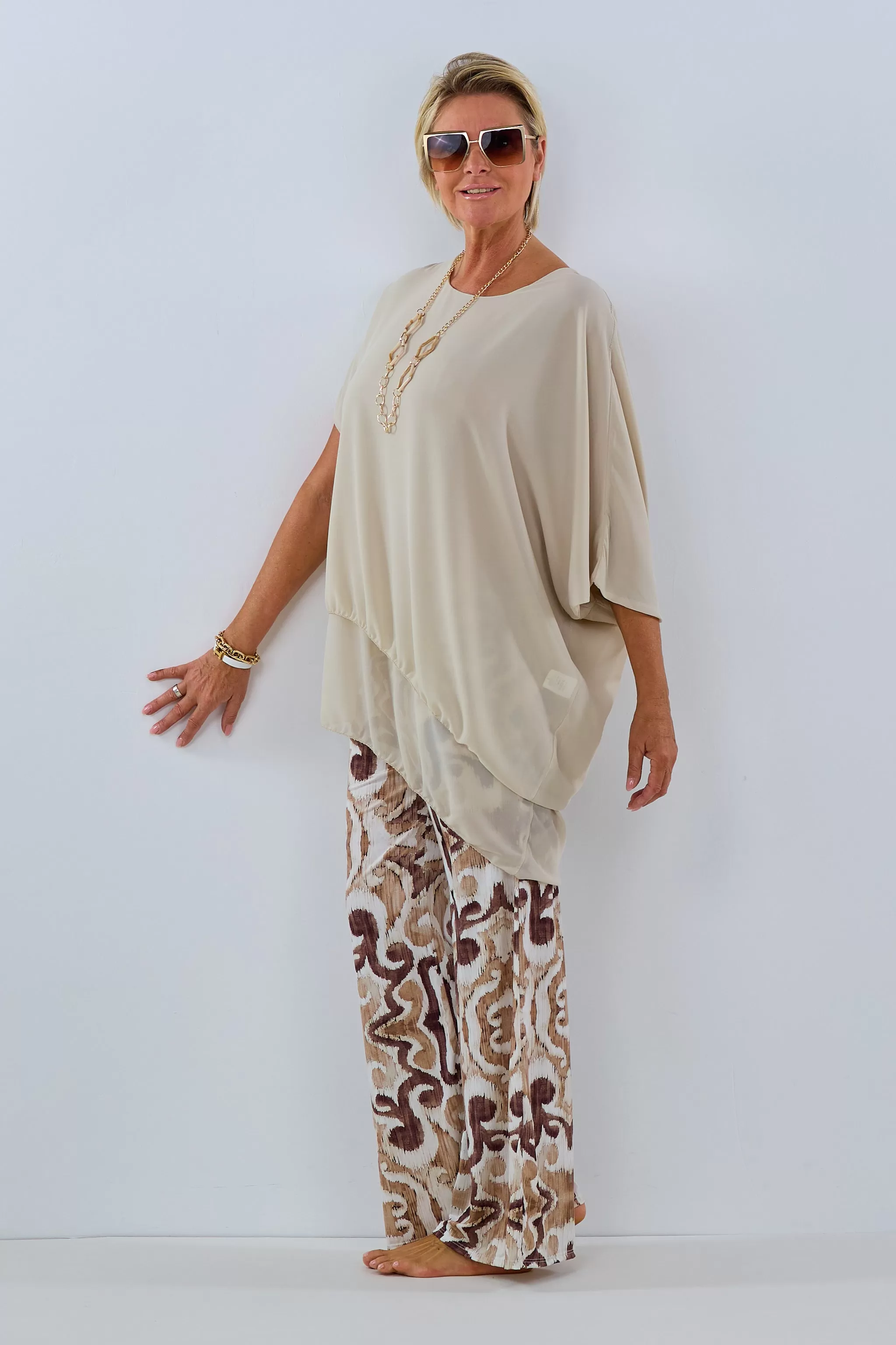 asymmetrische Bluse mit Kette, beige