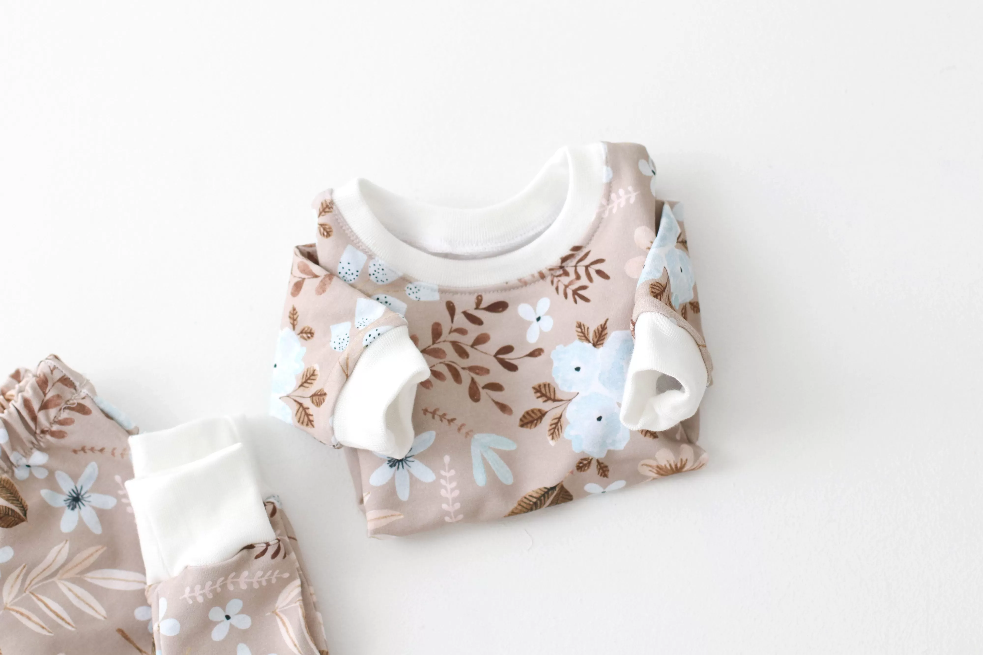 floral sweatshirt last one! - 3-6 mths