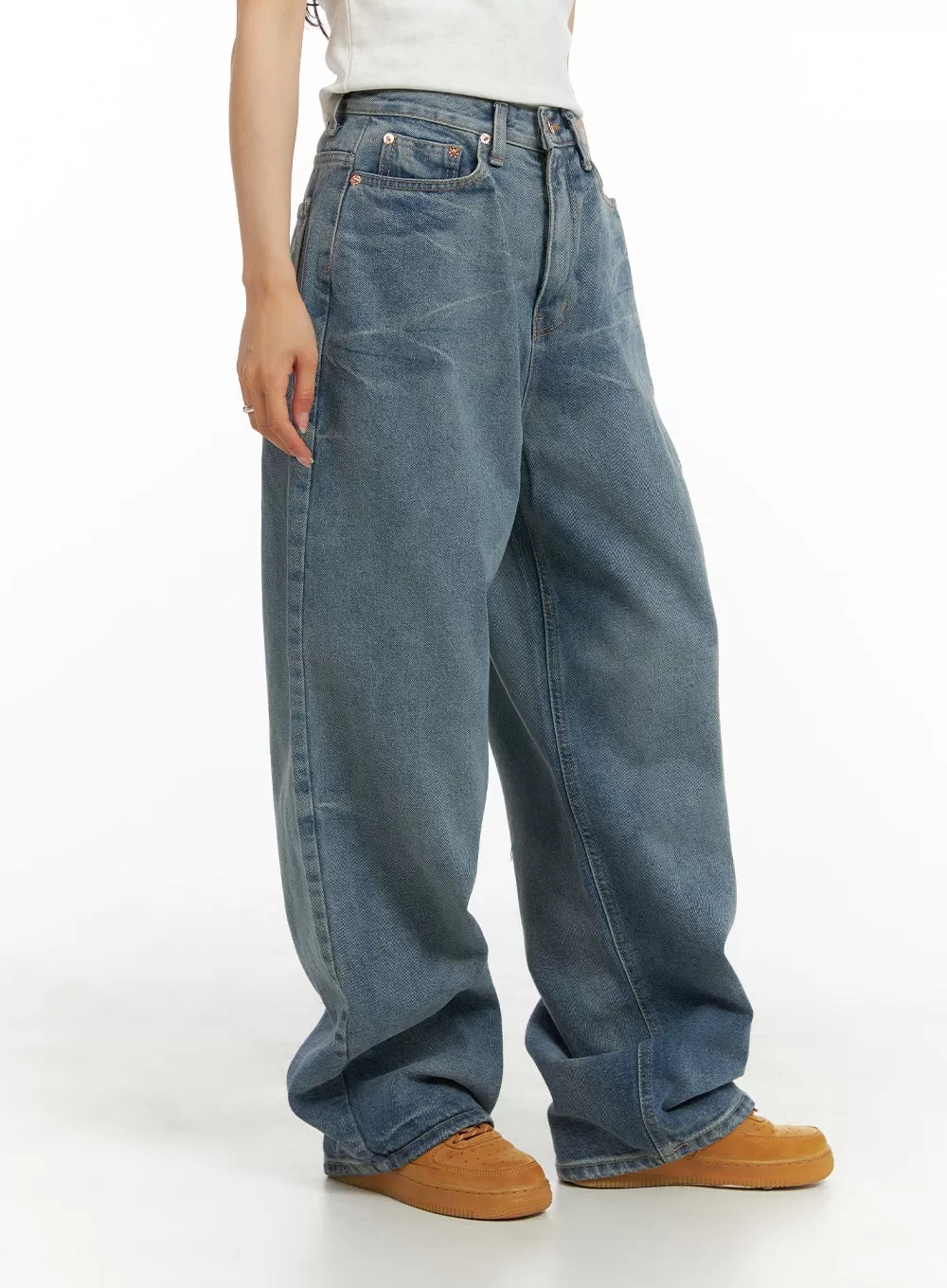 Relaxed Washed Wide Fit Jeans CA408