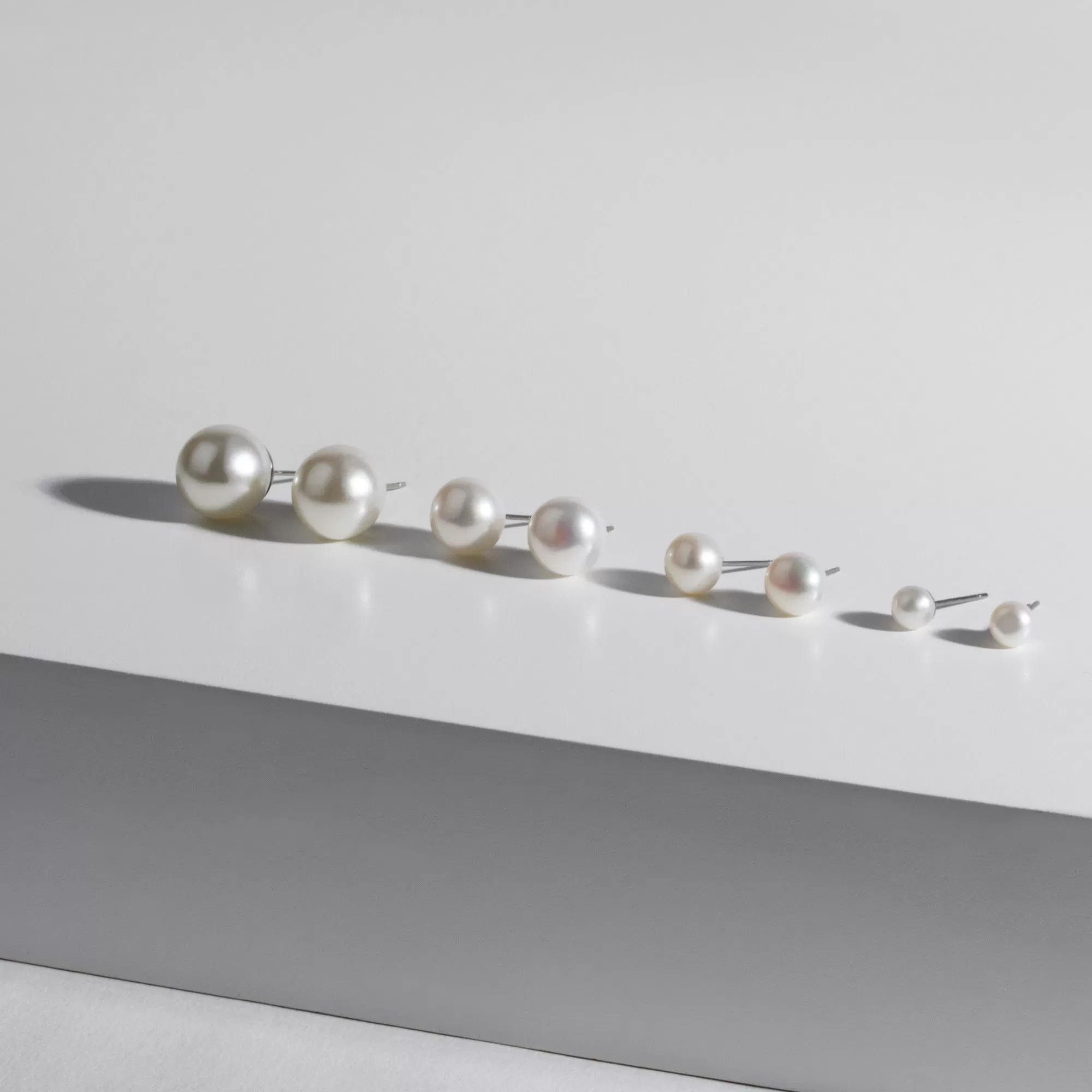 Stainless 5 mm pearl stud earrings